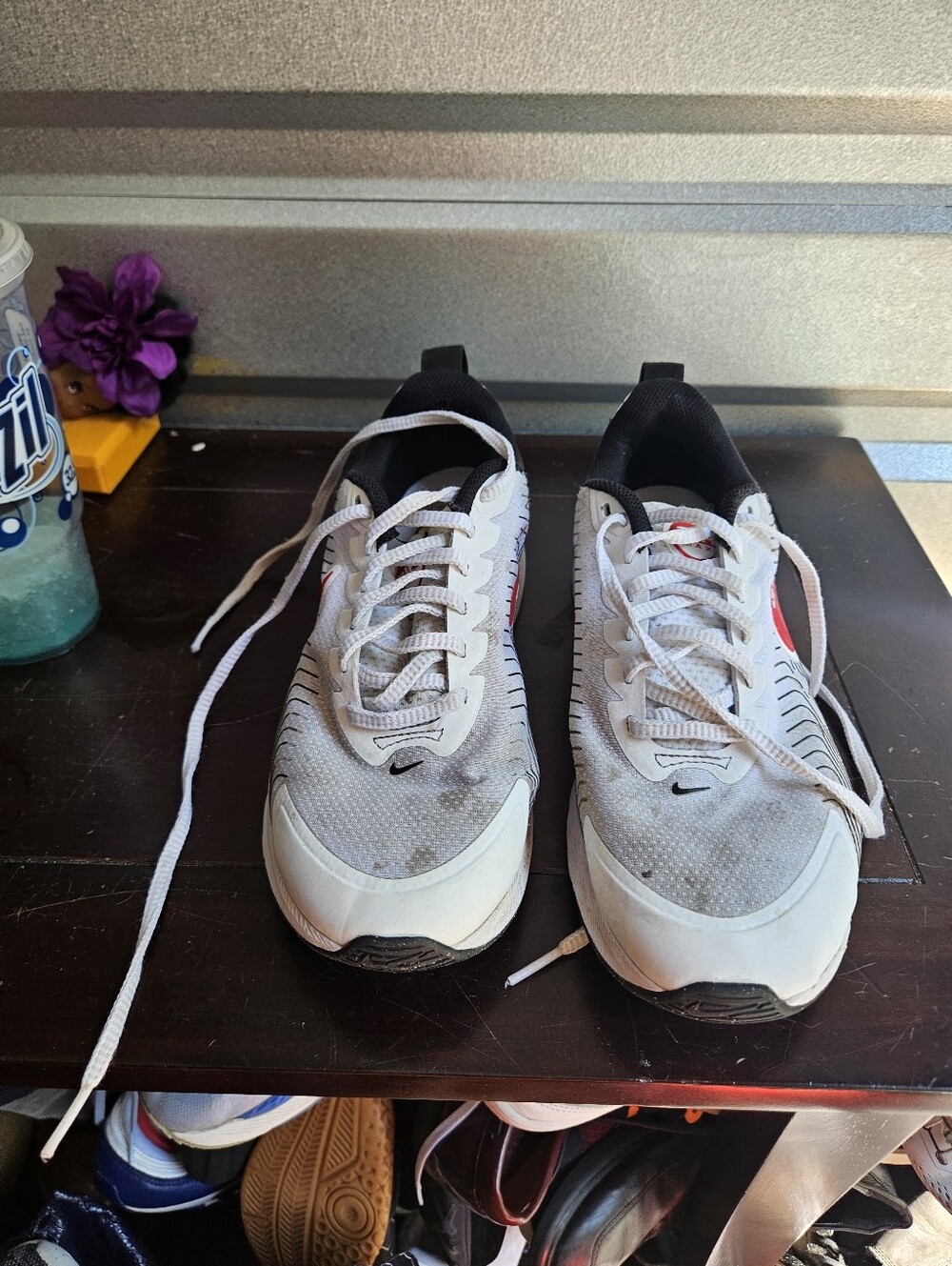 Nike Men's Air Max Nuaxis White - Red - Black Running Shoes Size 7.5